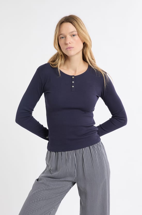 Long-sleeved cotton t-shirt with buttons;${refinementColor}