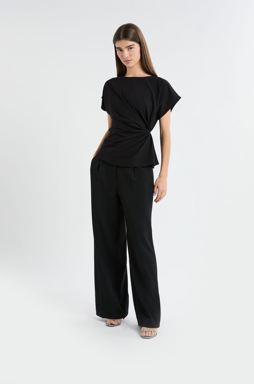T-shirt drap&eacute; avec noeud;${refinementColor}