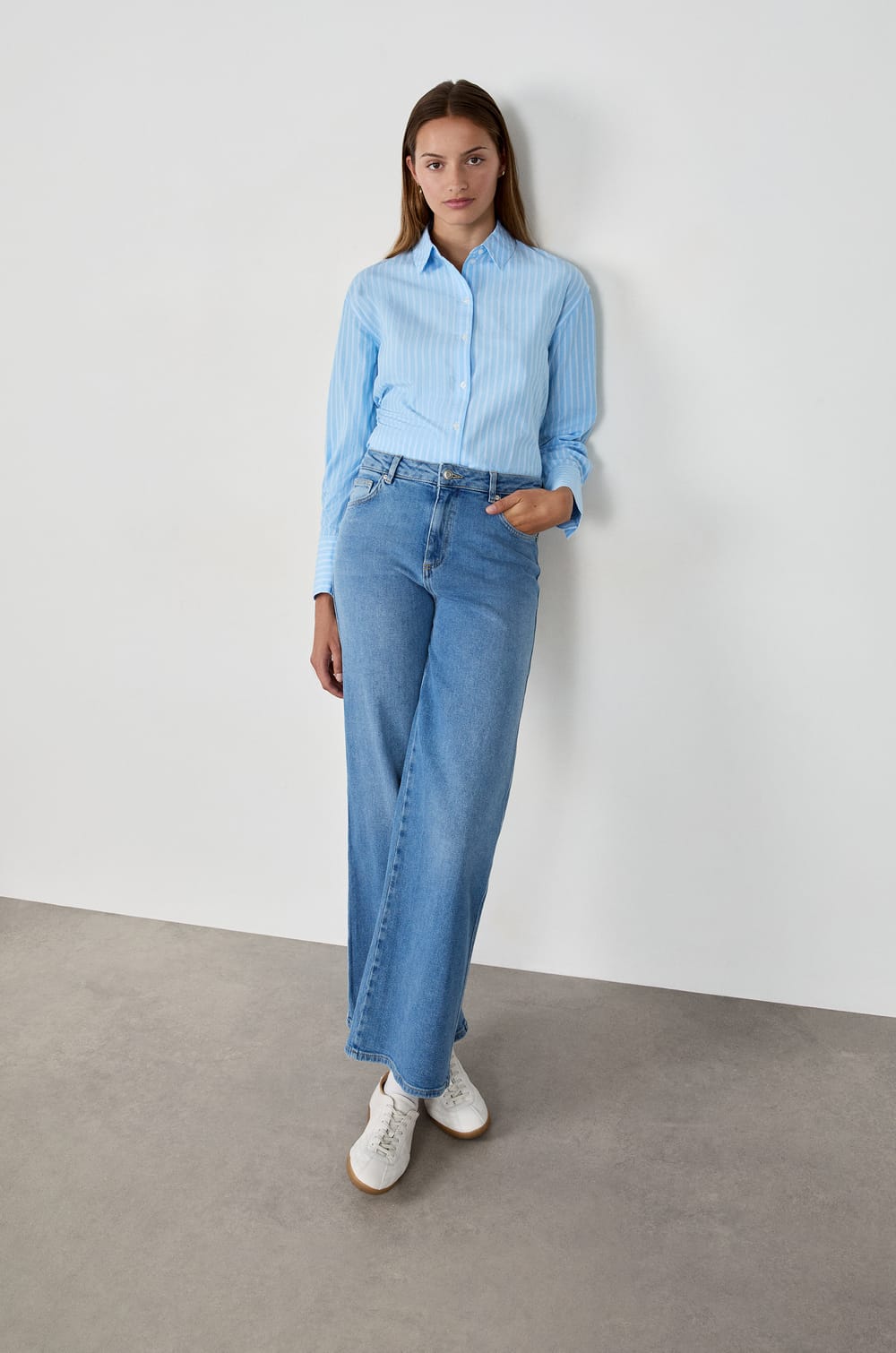 Straight cotton jeans;${refinementColor}