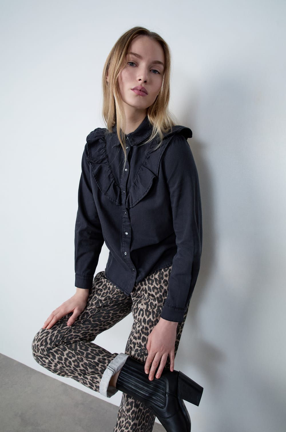 Long-sleeved shirt with ruffles;${refinementColor}