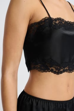 Top court satiné détails dentelle;${refinementColor}