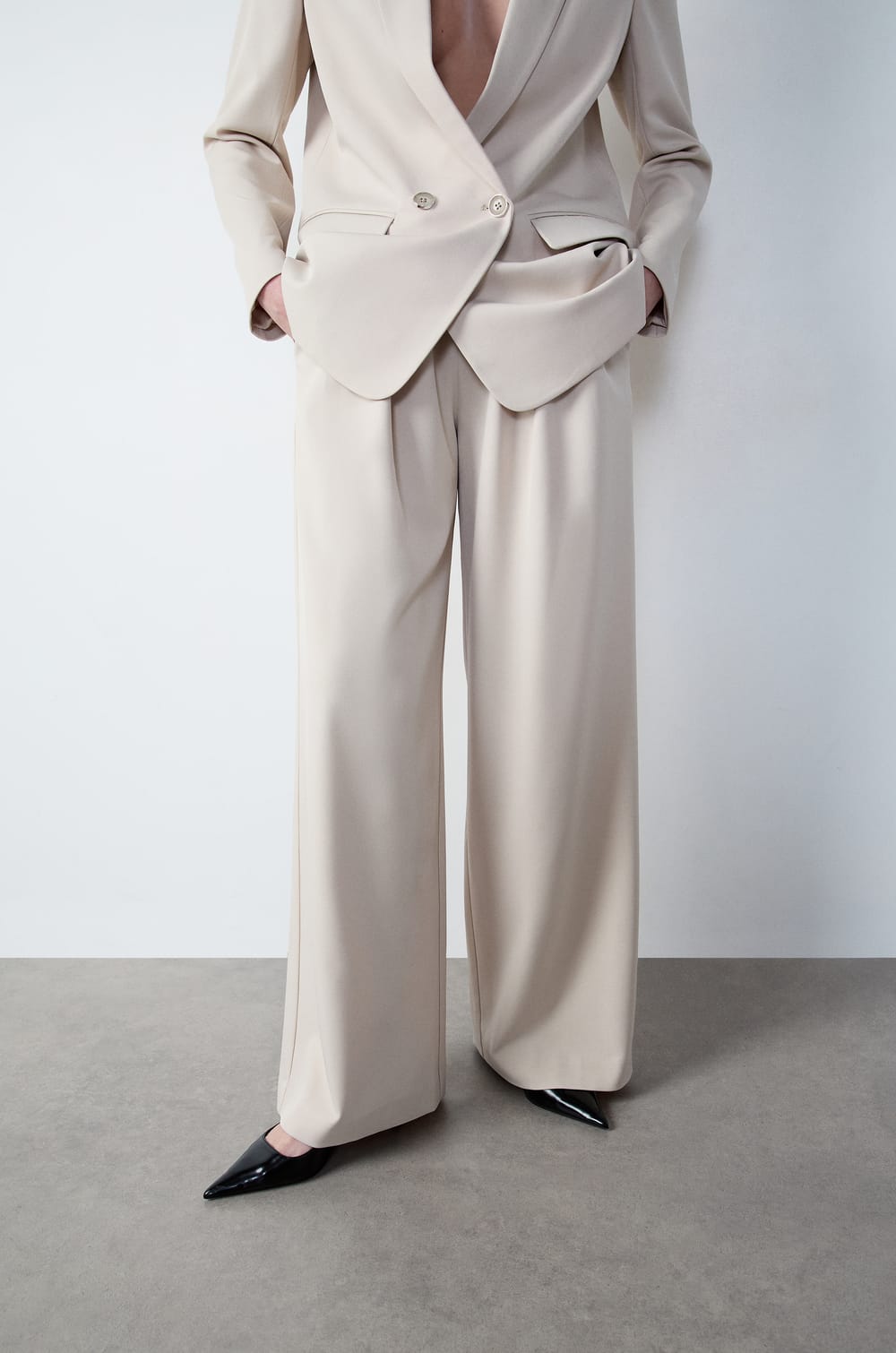 Wide-leg trousers with belt;${refinementColor}