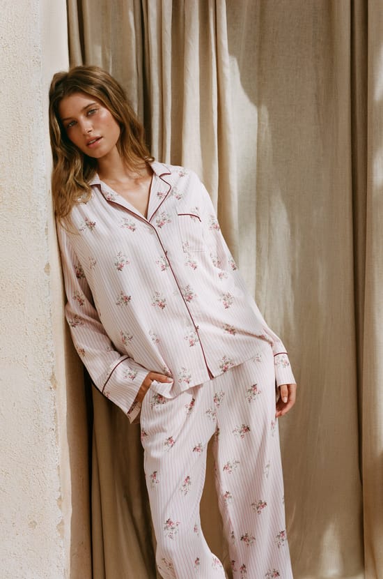 Pantalon de pyjama &agrave; motif fleuri;${refinementColor}