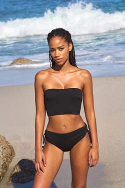 Braguita de bikini con detalles de perlas;${refinementColor}