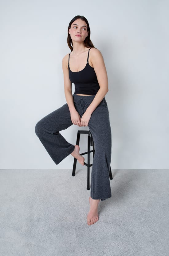Top with thin straps, nursing clips;${refinementColor}
