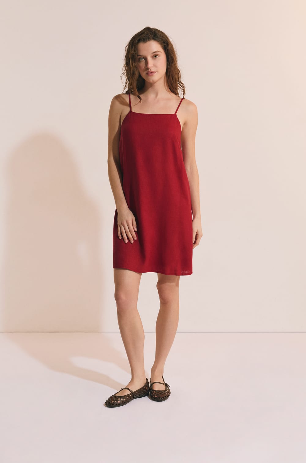 Robe courte avec lin;${refinementColor}