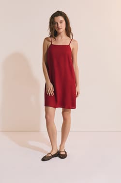 Robe courte avec lin;${refinementColor}