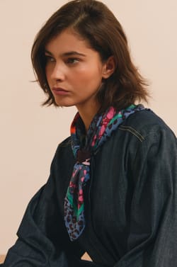 Foulard &agrave; motifs;${refinementColor}