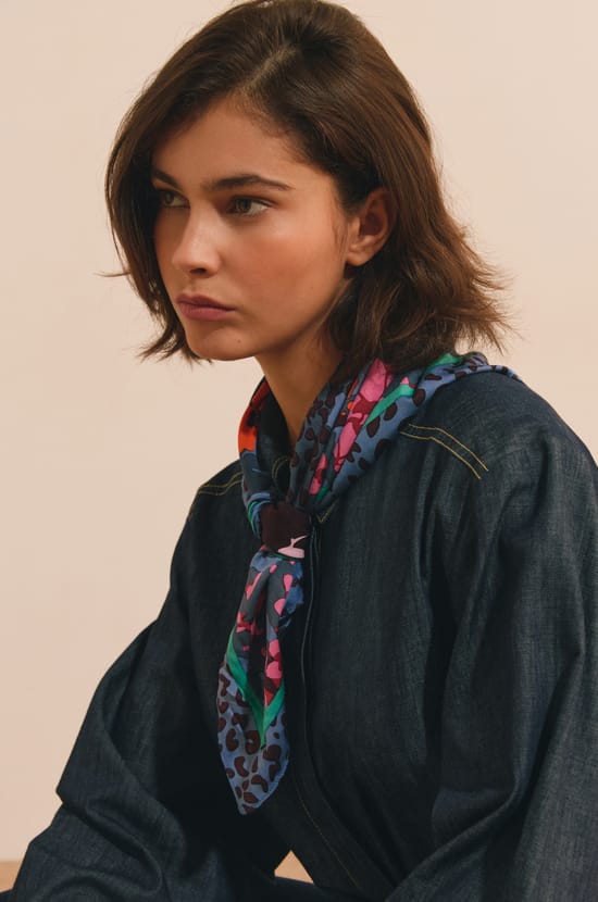 Foulard &agrave; motifs;${refinementColor}