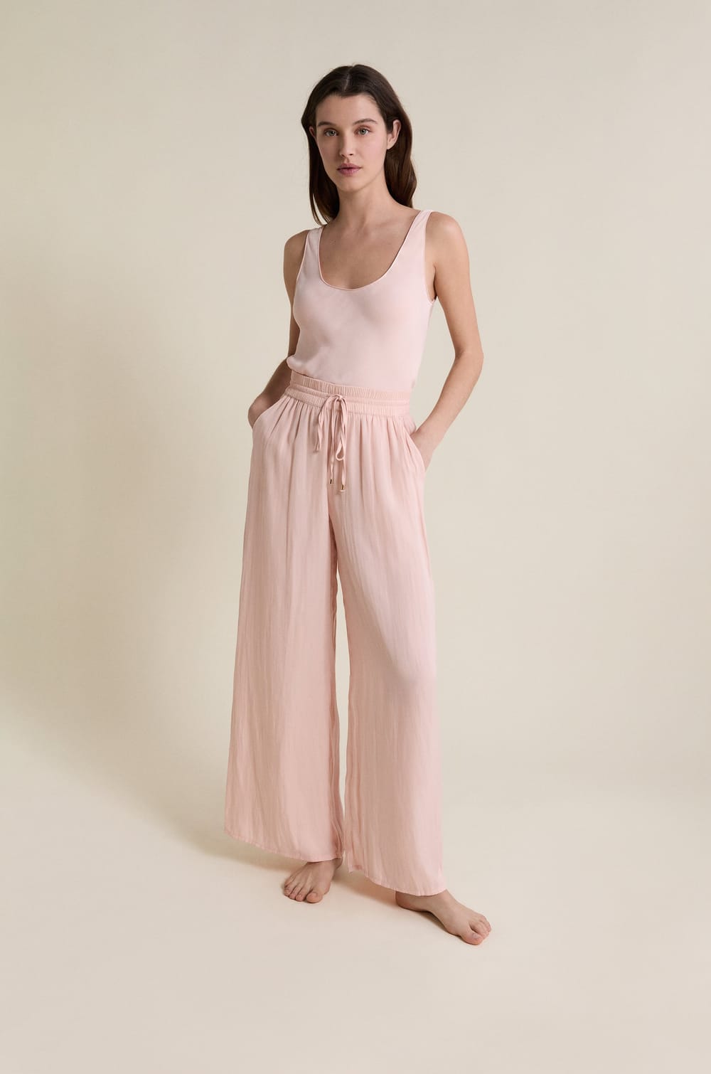 Satijnen broek met wijde snit;${refinementColor}