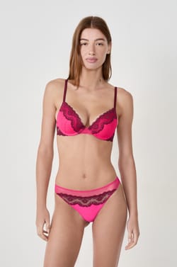Tanga en dentelle;${refinementColor}