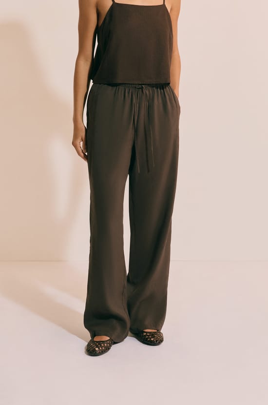 Pantalon fluide &eacute;lastiqu&eacute;;${refinementColor}