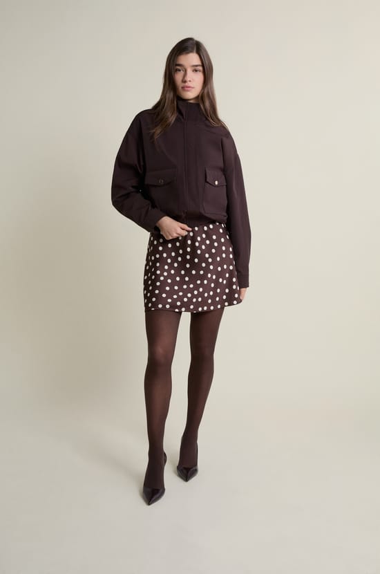 Jupe courte satin&eacute;e &agrave; pois;${refinementColor}