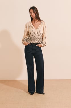 Chemise avec d&eacute;tails en broderie;${refinementColor}