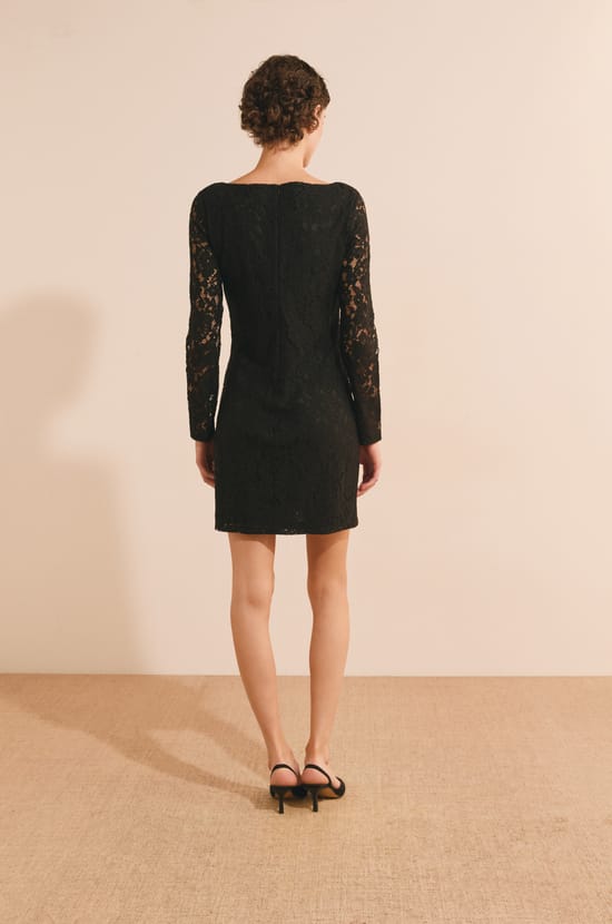 Robe courte en guipure;${refinementColor}