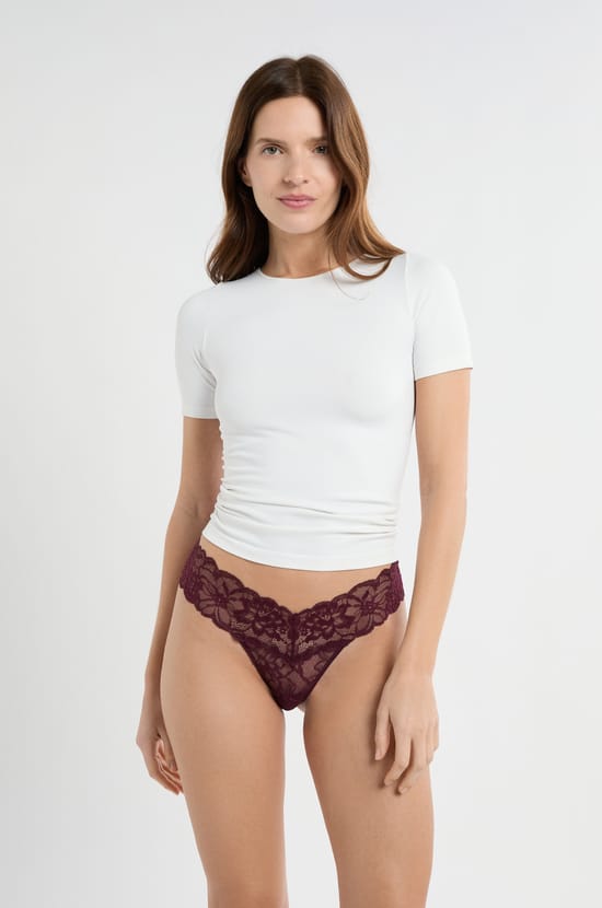 Tanga en dentelle;${refinementColor}