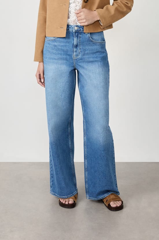 Wide Cut Jeans;${refinementColor}
