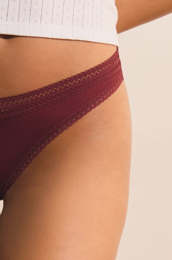 Tanga V-shape en microfibre et dentelle;${refinementColor}