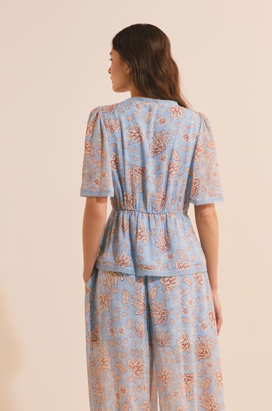 Blouse col v &agrave; motifs;${refinementColor}