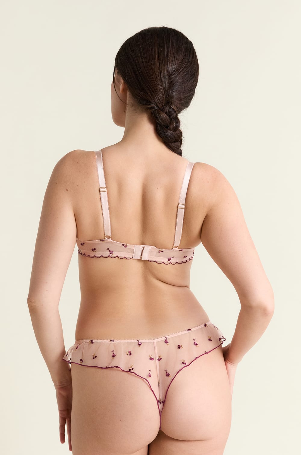 Biustonosz triangle z tiulu we wzory;${refinementColor}