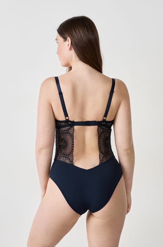 Body en dentelle;${refinementColor}