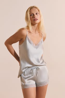 Shorts aus Seide mit Spitzendetails;${refinementColor}