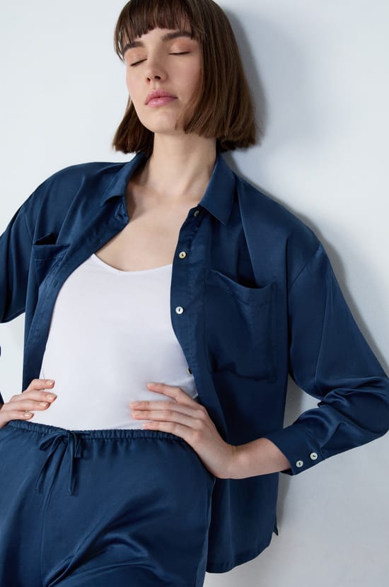 Chemise de pyjama manches longues satinée;${refinementColor}