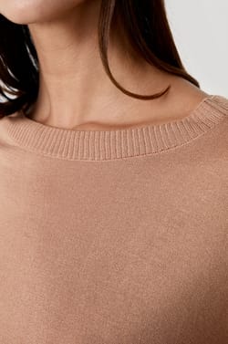 Long-sleeved round neck sweater;${refinementColor}
