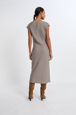Robe longue à carreaux;${refinementColor}