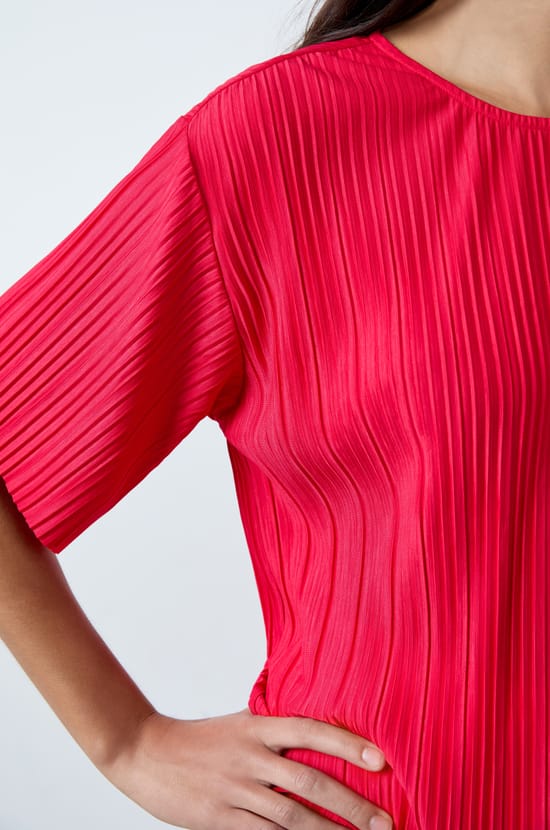 Top pliss&eacute; &agrave; manches courtes;${refinementColor}