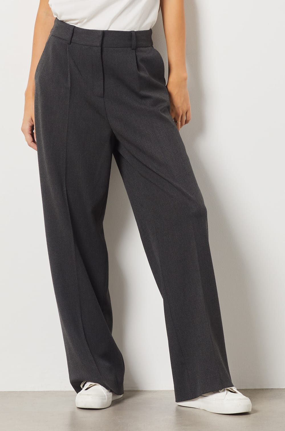 Wide Cut Trousers;${refinementColor}