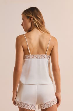 Top de pijama satinado con detalle de encaje;${refinementColor}