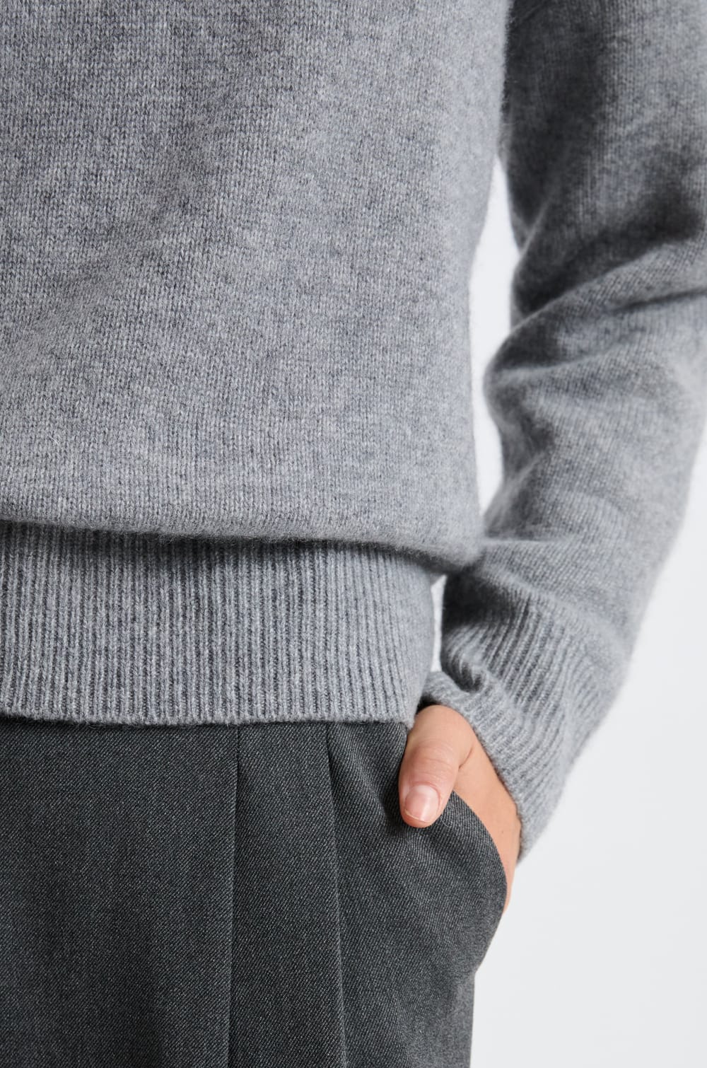 Pull col V en cachemire;${refinementColor}