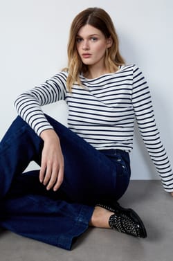 Gestreiftes-t-shirt mit langen ärmeln;${refinementColor}