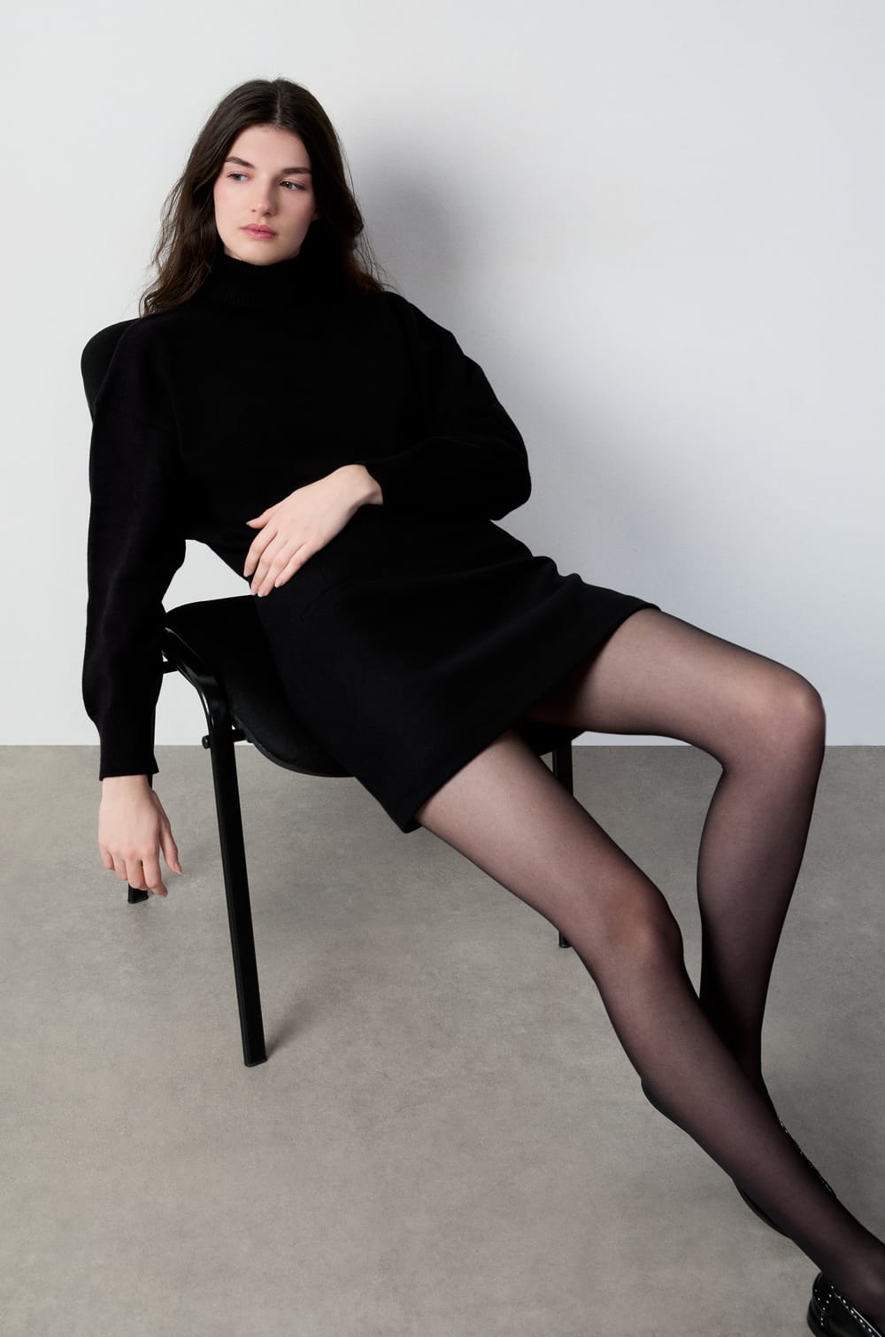 Short structured wool skirt;${refinementColor}