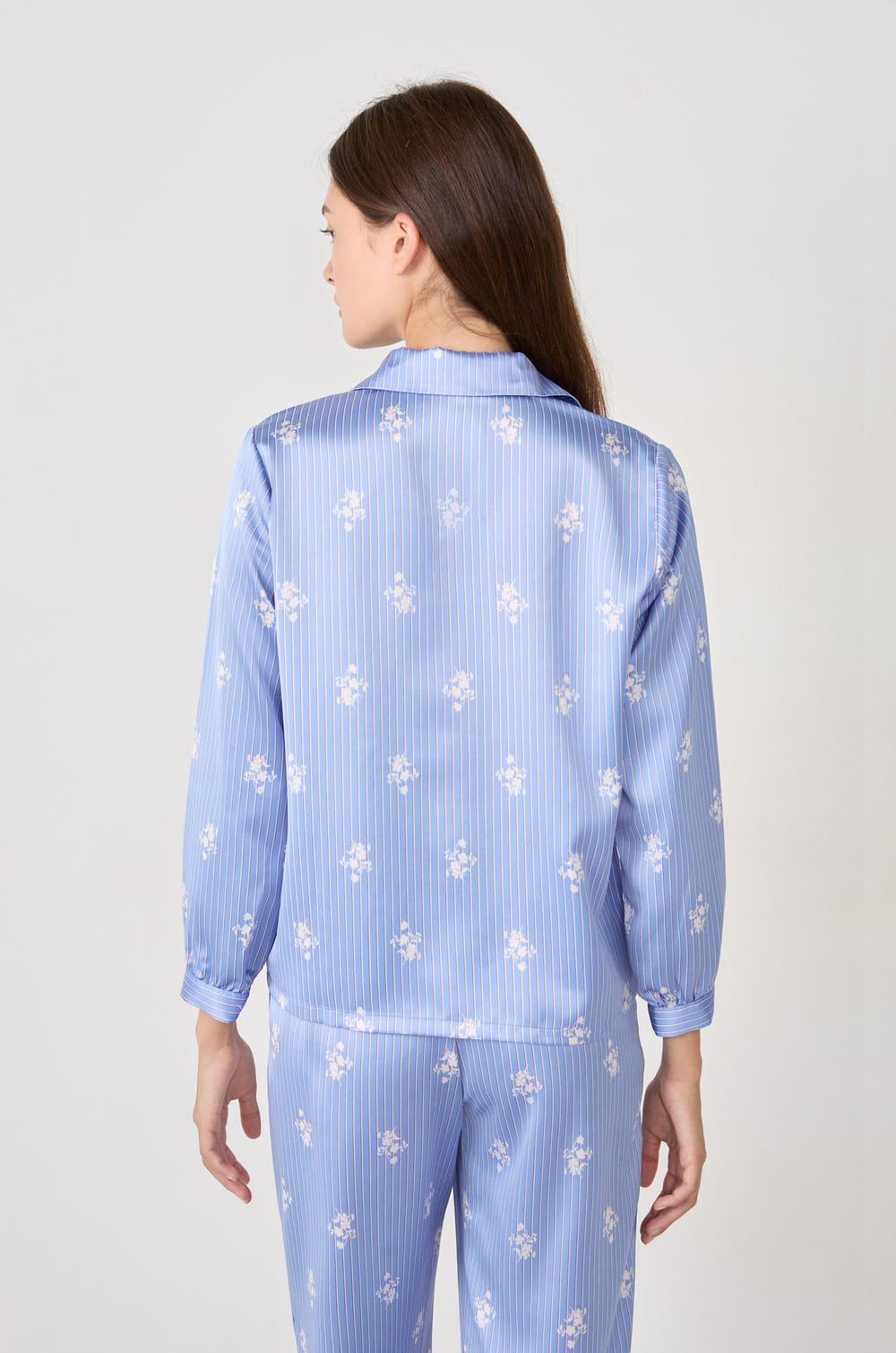 Satynowa koszula piżamowa z nadrukiem;${refinementColor}