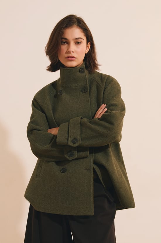 Manteau court avec laine &agrave; col montant;${refinementColor}