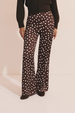 Pantalon droit satin&eacute; &agrave; pois;${refinementColor}