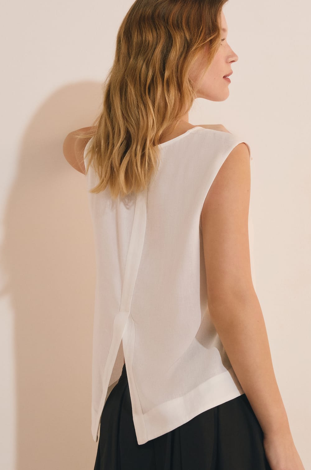 Sleeveless Top with Linen;${refinementColor}