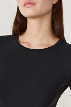 T-shirt met korte mouwen in microvezel;${refinementColor}