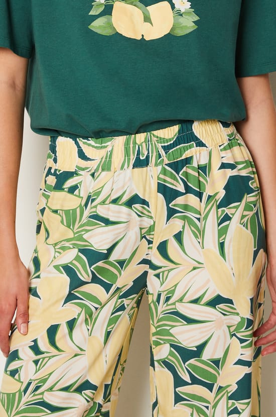 Pantalón estampado floral;${refinementColor}
