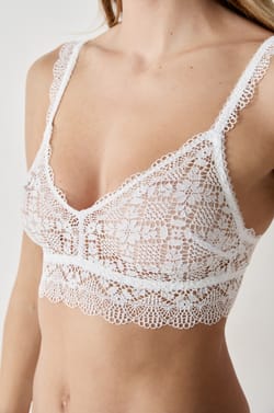 Brassière en dentelle;${refinementColor}