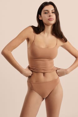 Top z mikrovl&aacute;kna s integrovanou podprsenkou;${refinementColor}