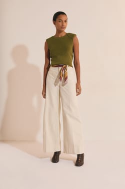 Pantal&oacute;n ancho con bolsillos delanteros;${refinementColor}