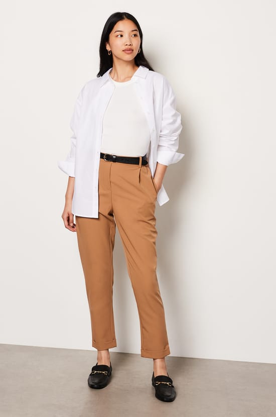 Trousers with a cigarette cut;${refinementColor}