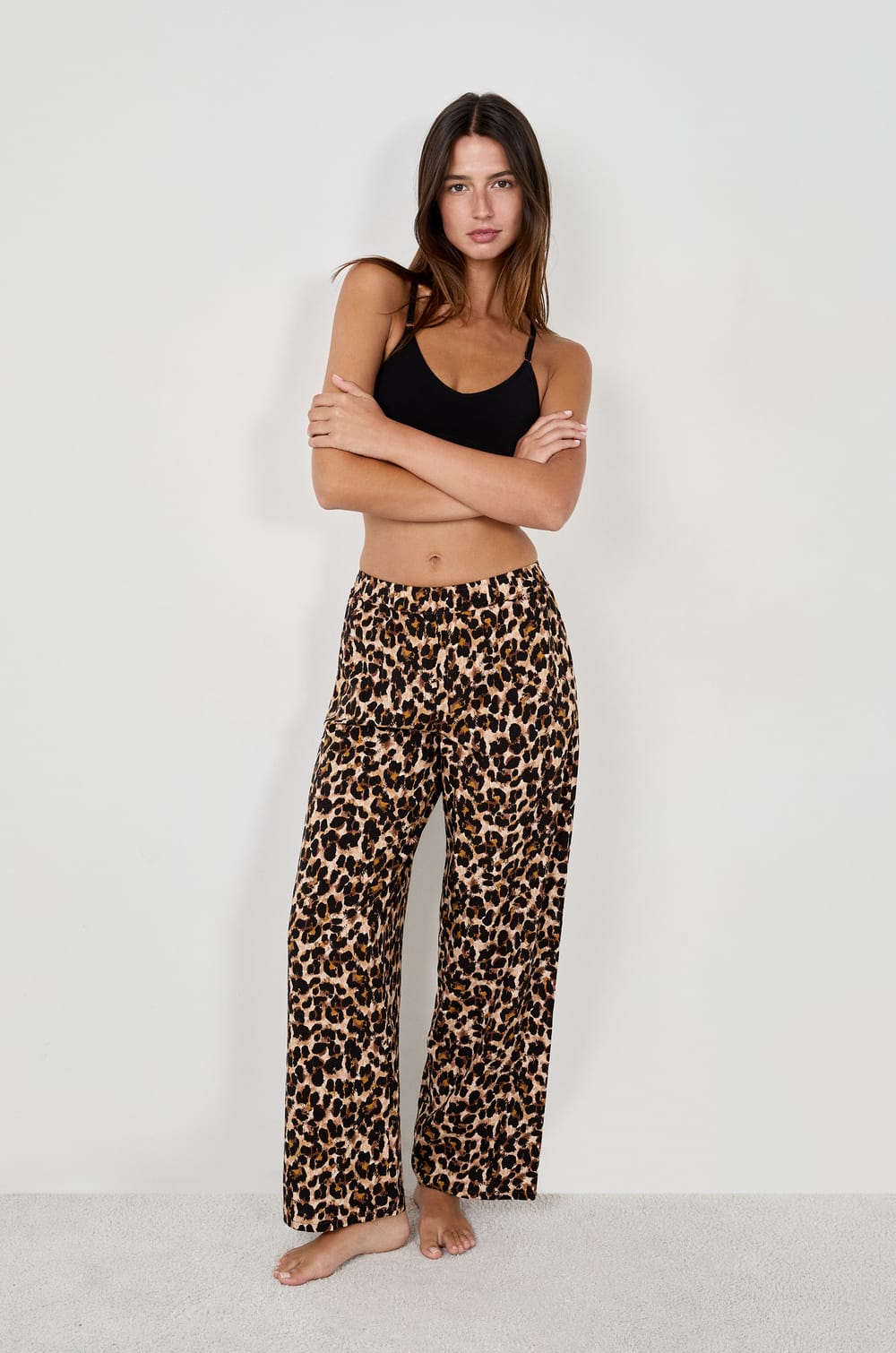 Pantal&oacute;n estampado de leopardo;${refinementColor}