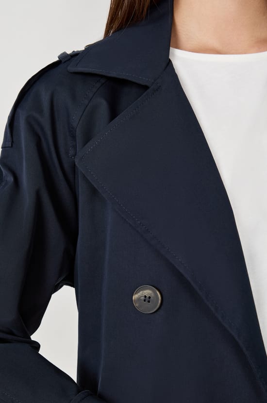 Long trench coat with belt;${refinementColor}
