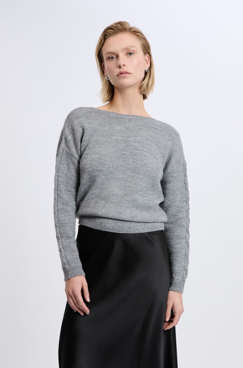 Pull torsadé dos nu;${refinementColor}