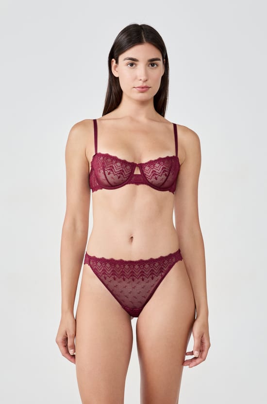 Tanga en dentelle;${refinementColor}