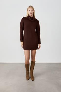 Robe pull col roulé;${refinementColor}